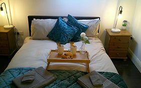 Stylish West London Get Away Shepherd Bush Market London Westfield Apartment